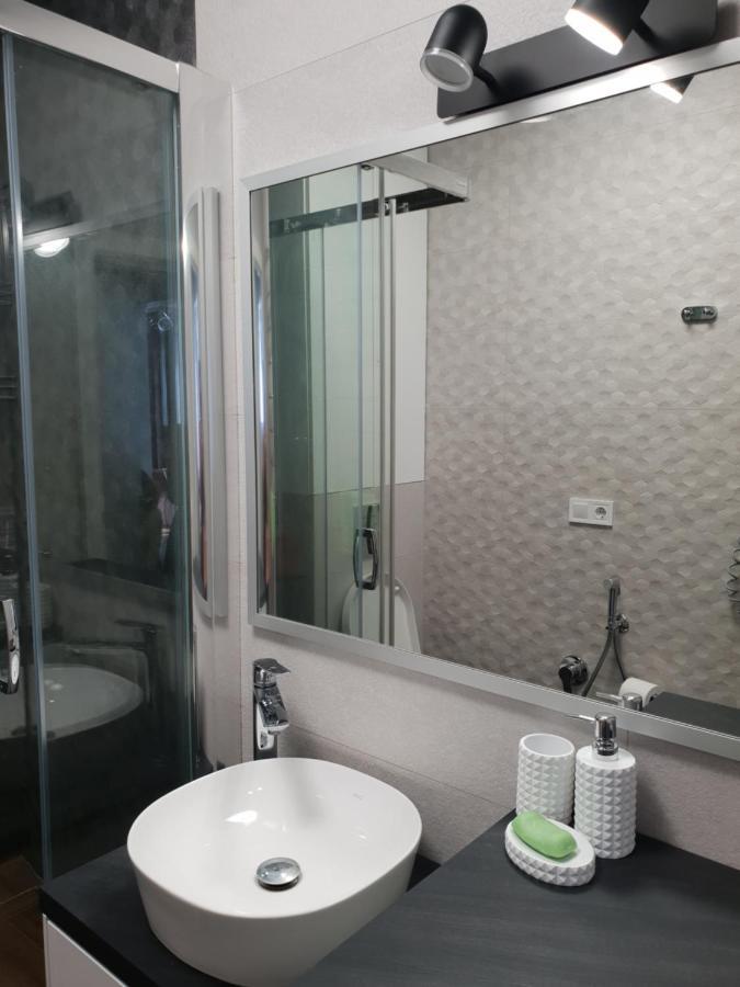 Nyvky Like Home - Fayna Town - Apt 398 キエフ エクステリア 写真